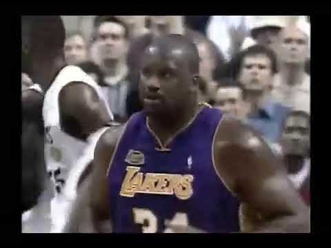 Shaq dunk over Dikembe Mutombo