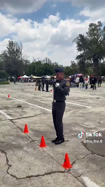 Gracias a mi amigo Mora de Lobos de Tijuana por ayudarme en mi composición libre , me ayudó mucho 💙🖤#BDG #Elmalditomejor #pdmu #paratii #cornetadeordenes #bdg #fyp #corneta #militar #cdmx