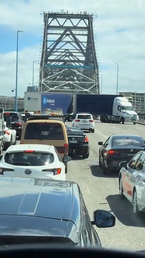 The driver had to make a U-turn to avoid hitting the bridge. Most drivers just hit the bridge instead 🤣 #dashcam #trucktok #cdldriver #owneroperator #kenworth #peterbilt #truckingnation #semitruck #truckdriver | TruckTok