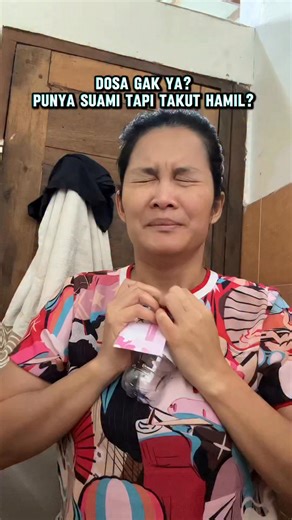 Kenapa harus takut?? Sebanrnya krna kami mau planing anak cewek, mau program tahun depan, tp nunggu duit banyak banget, supaya tenang pikiran kan Banyak anak tp harus siapin finacial yg baik juga, supaya orgtua waras, anakpun ikut happy Kebetulan anak kami cowok udah 3😂 Minimal 1 lagi lah cewek temen kakak Phoebe Tp semuanya kita serahkan sama Tuhan ajah | Narchy Gretha