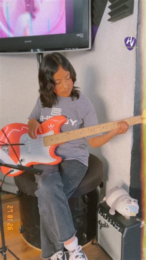 Bajo que abraza la canción ✨🎶 My One and Only Love de Mon Laferte Feeling, groove y mucha actitud en cada nota 💫 Best of MTV Unplugged vibes #Bajo #MonLaferte #MTVUnplugged #AulaVirtual #MusicVibes 🎸✨ | Aula Virtual Mx