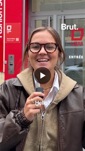 Mode, architecture d’intérieur, design graphique, animation, jeux vidéos… Elle, c’est Justine et elle est directrice artistique. Pendant une journée, elle est retournée sur les bancs de l’école, ceux… | Brut.