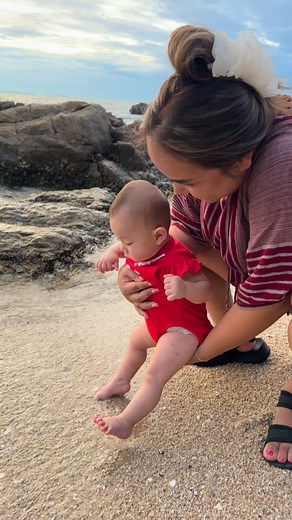 Enjoy the sunset by the beach with my princess 😍 #davidandannie #davidandannieafter90days #90dayfiance #90dayfiancebeforethe90days #90DayFiancePillowTalk #90dayfiancebeforethe90days #tlc #90dayfiancehappilyeverafter #food #thailannd #loveroeat #hotpot #babyivf #babyivf | Annie Suwan Toborowsky