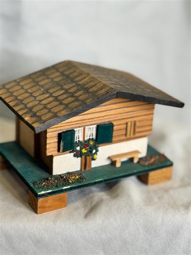 Swiss Chalet “Edelweiss” Music Box - Etsy.de