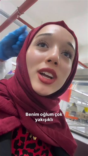 Sosyal medyada duymuşlar bi uzun boy 2 laflarından biri 1.80 kendi fikriniz bile yok amk insan göz göre göre şu hareketleri yapan birini gelin almaz