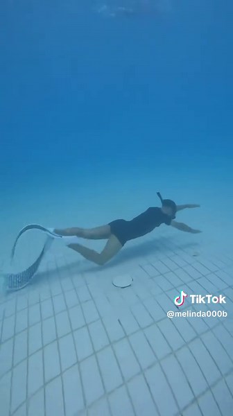 Advanced Mermaid Class Experience in Deep Water Pool