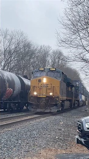 CSX #3396 ET44AH Leads I019 As It Meets Eastbound M626 At Voorhessville!