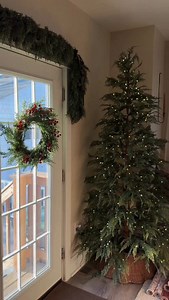 2.6K views · 116 reactions | Dining Nook Holiday Edit. ✨ comment HOLIDAY for links to be sent to your DM! LinkDM *083* I love holiday home decor, and Christmas is my favorite to decorate!! So proud of this room. | giannabieros | Facebook