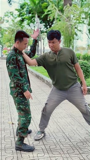 [1257] Grabbed collar #martialarts #shorts #kravmaga #kungfu #fighting