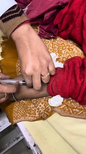 31K views · 76 reactions | How to administer intramuscular injection _ intravenous injection in same patient_ inj. Diclofenace Part 7 | Injection Girls | Facebook