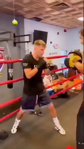 BIG FISH BOXING on Instagram: "Great movement 🔥🔥 @hyped_boxing . . 🎥 @livelikeaboxer"