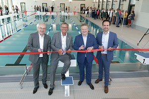 Wiener Bäder: Neue Schwimmhalle des Großfeldsiedlungsbads eröffnet