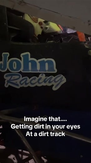 Essential Visor Features for Dirt Track Racing