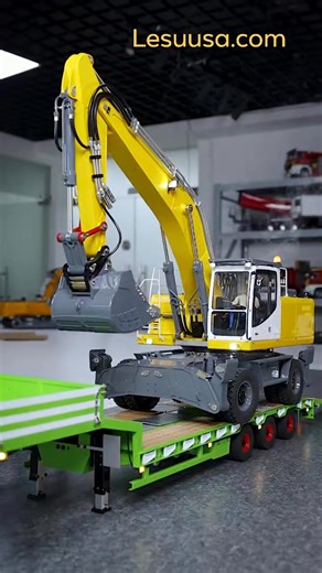 Get ready to be amazed!🚚💥We’ve got an incredible that’s both fun and powerful–a remote-controlled tractor truck and trailer paired with a hydraulic excavator! Creating your own construction site adventure from the comfort of your home. Don’t miss out on the fun! #RCTractorTrailer #HydraulicExcavator #RCAdventure #FunAndPowerful #rcmodels #RC | LESU RC USA