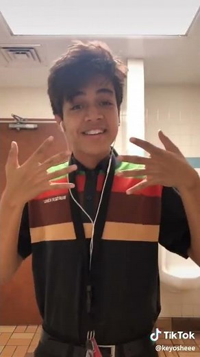 Burger king guy gets caught doing ‘can’t wait to meet you’ animatronic dance