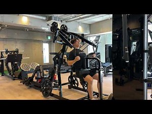 アイソラテラル・フロント・ラットプルダウン（背中）
