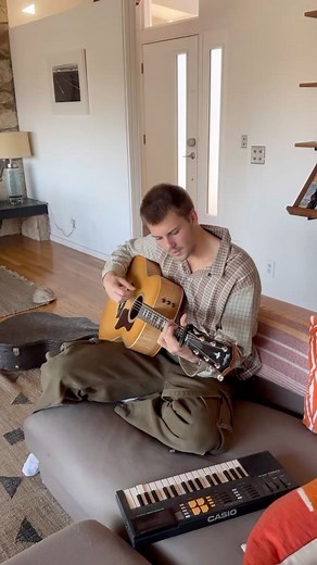 RUEL on Instagram: "before i got signed i was performing this rihanna stay cover for label execs, lawyers and booking agents all over the world trying to get signed and was sh*tting myself every time… leave 💩’s in the comments and i’ll drop the vid of me playing it for @iammarkronson 😮😮"