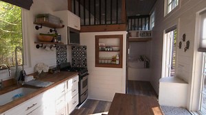 420K views · 3.7K reactions | Andrew and Amanda, who built their tiny house from the ground up, live in it with their 3 children. The couple shares their top tips for maximizing space >> https://rach.tv/2Ef1nFq | Rachael Ray Show | Facebook
