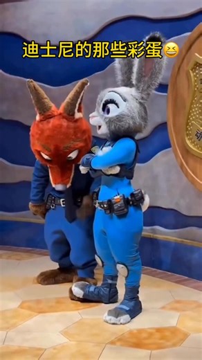 蕭翊峰✖️「翊哥不在家」 on Instagram: "迪士尼樂園裡面遺漏的鏡頭🥳 追蹤 @superdad_edd 翊哥不在家 觀看更多育兒知識和有趣影片 ↪️分享給喜歡迪士尼的朋友 📩按讚收藏起來 💬留言「555」加入快樂育兒群🥰 #親子教育 #育兒路上 #迪士尼 #Disneyland"