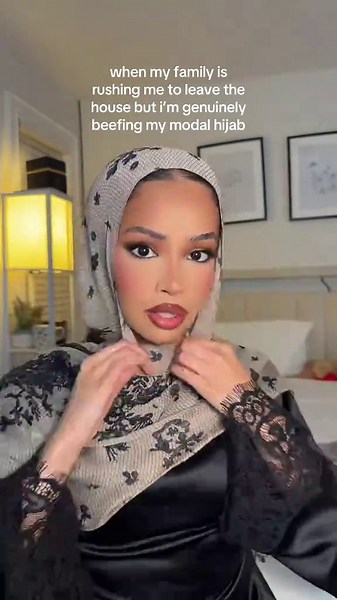 give me 10 😔 modal hijabs are the bane of my existence @velascarves #hijab #loveisland #modalhijab