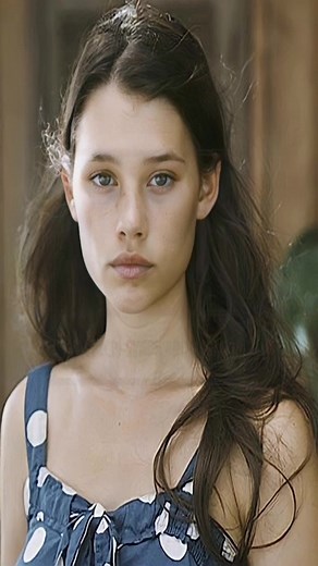 Explorando el misterio de Astrid Berges Frisbey como sirena en Piratas del Caribe