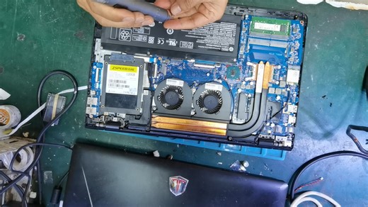 笔记本电池更换教程来啦！轻松几步，让你的电脑电量满满！