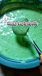 Resep Lapis Apollo... Cuma 6 telur, udh bisa bikin kue lpis seenak ini.. Oiya.. ini teksturnya agk kering ya.. bukan yg benyek2 basah.. *Bahan-bahan: -Telur 6 bj -Gula 350 gr -Tepung 300 gr -Minyak 1 gelas kecil (125 gr) -Santan 1 gelas kecil (santan kara 2 bungkus) -Pasta pandan secukupnya *Cara membuat: -Mixer telur dg gula, sampai kembang -Setelah mengembang, masukan minyak dan santan aduk pakai spatula, terakhir masukkan tepung aduk sampai rata. -Lalu di lapisan satu persatu Loyang 18x18 Oiy