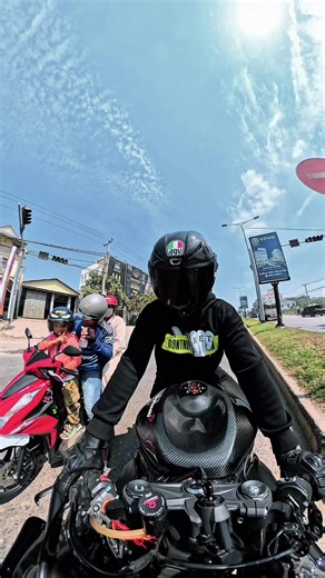 ប្អូនពិតជាសំណាងណាស់ដែលបានលោកឪពុកល្អបែបនេះ « តាមខ្ញុំមើលកាយវិការរបស់លោកពូ ខ្ញុំគិតថាគាត់សួរប្អូនប្រុសថាស្រលាញ់ឬអត់កូន ត្រូវខំរៀនអោយពូកែចាំប៉ាទិញអោយណា » ❤️ បើសិនជាប្អូនៗបានលឺពាក្យនេះចេញពីមាត់របស់លោកហើយ មានន័យថាប្អូនមានសំណាងជាងគេហើយ😊