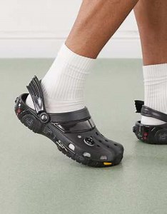 Crocs Batman Classic clog in black | ASOS