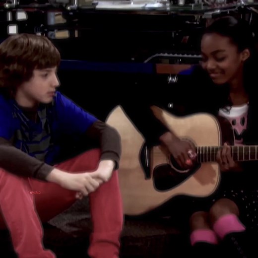 i rlly thought theyd pull a friends to lovers trope💀 but fletcher and oilve are cute too #antfarm #antfarmedit #chynaparks #fletcher #fypシ #chinamcclain #edit