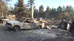 Oregon wildfire destroys homes, forces evacuations as it grows to 3,800 acres