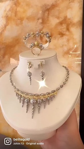 Elegant Gold Jewelry Sets with Colorful Gemstones