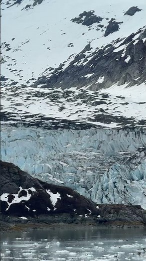 Our first Alaskan National Park - the beautiful and dynamic Glacier Bay! Subscribe & stay tuned 🏔️