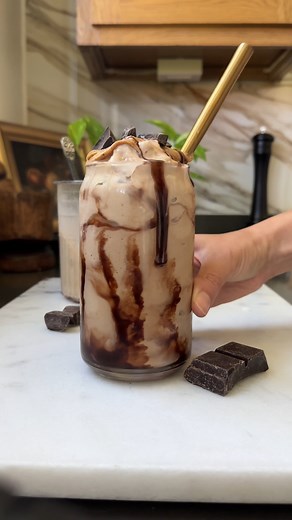 NINJA CREAMI MILKSHAKE ✨ With 14 grams protein! I love this easy recipe for a chocolatey, peanut butter treat. It only takes a few minutes to spin this in a Ninja Creami (for best results), or it can also be made in a blender. And you’d never even guess that it’s healthy, gluten-free, and dairy-free! If you’ve been wanting to add more protein to your daily routine, then you’ll love this easy recipe. >> Comment “Shake” to get there recipe link sent straight in your inbox! ✨ Show of hands, who has