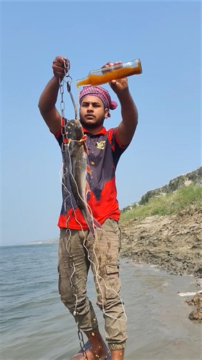 “Catching tuna in the river — patience meets thrill.” 🎣 #fishingworld #fishingvideo #fishinglife