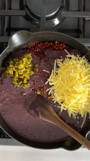 What are Frijoles Puercos?
