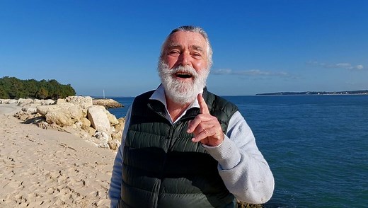 Au Cap Ferret, l'incroyable combat de Benoît Bartherotte face à l'érosion du littoral. | ici Gironde