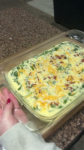 Easy high protein breakfast meal prep! Recipe 👇🏼 12 eggs 1 c low fat cottage cheese 1 c spinach