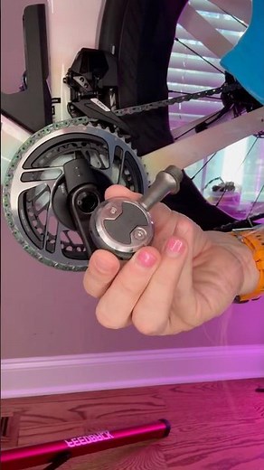 Install (or remove) clipless pedals on your bike #bikemechanic #girlmechanic
