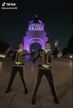 El mariachi loco quiere bailar