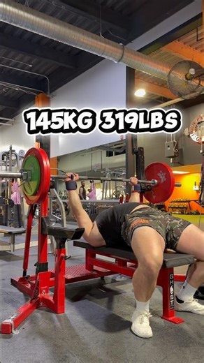 First bench of the block 😎 #gymshorts #powerlifting #powerlifter #bench #benchpress #strong #gym