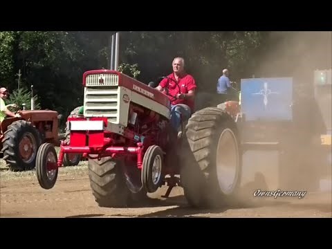 Classic Farm Tractors Hard Pulling - Allis Chalmers Farmall Oliver John Deere