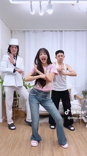 Chuu | Kim Ji-woo Dance Challenge Video | Strawberry Rush