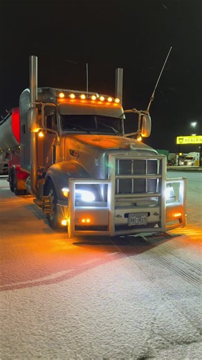 Snowy Roads in Texas: Peterbilt Truck Adventures