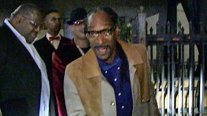 Snoop Dogg -- Zings TMZ Photog ... 'USC Deez Nutz!!!' (VIDEO)