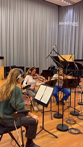 C’est @vernisrougemusic qui mettra en musique la prochaine campagne @mauboussin_officiel. Aux côtés d’Alain Nemarq, président de la marque, l’artiste a enregistré une version orchestrale de son single “La Fille” pour les nouveaux films de la Maison. Elle y apparaîtra aussi à l’image. | Madame Figaro