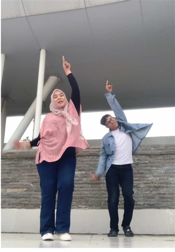 Dance Like It's 2012: Celebrating the Paparazzi Era