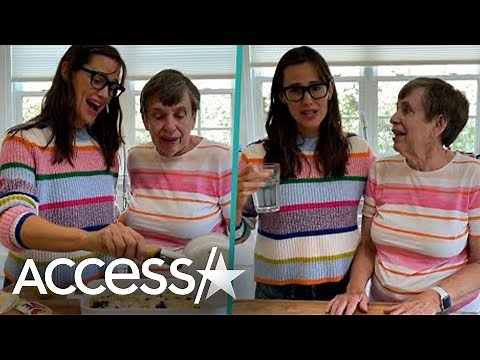 Jennifer Garner & Mom Whip Up Blackberry Cobbler In Cute Cooking Tutorial