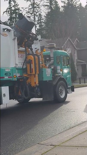 Recycle driver in training #automobile #garbagecollection #garbagetruck #trashcollection #trashcan￼￼