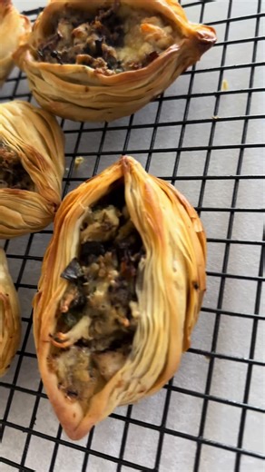 Delicious Pastizzi: A Maltese Pastry Tradition